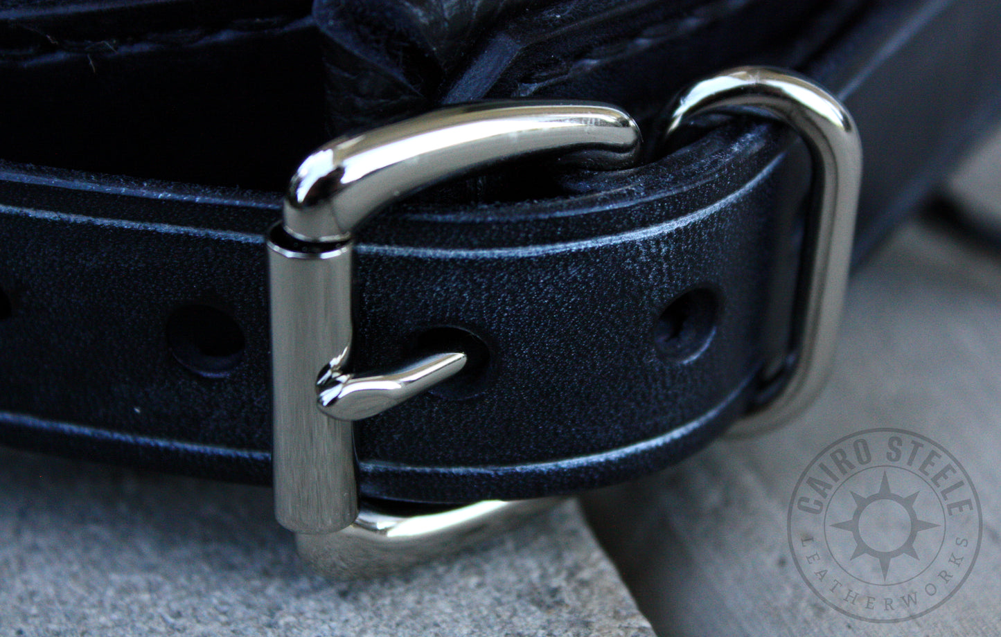 Black & Silver Pull Collar