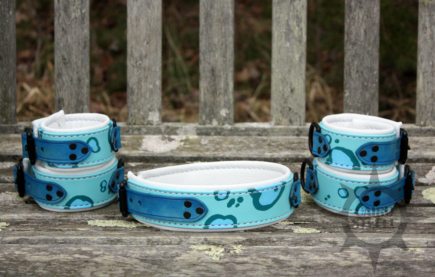 Blue Leopard-Print Collar & Cuff Set [2025]