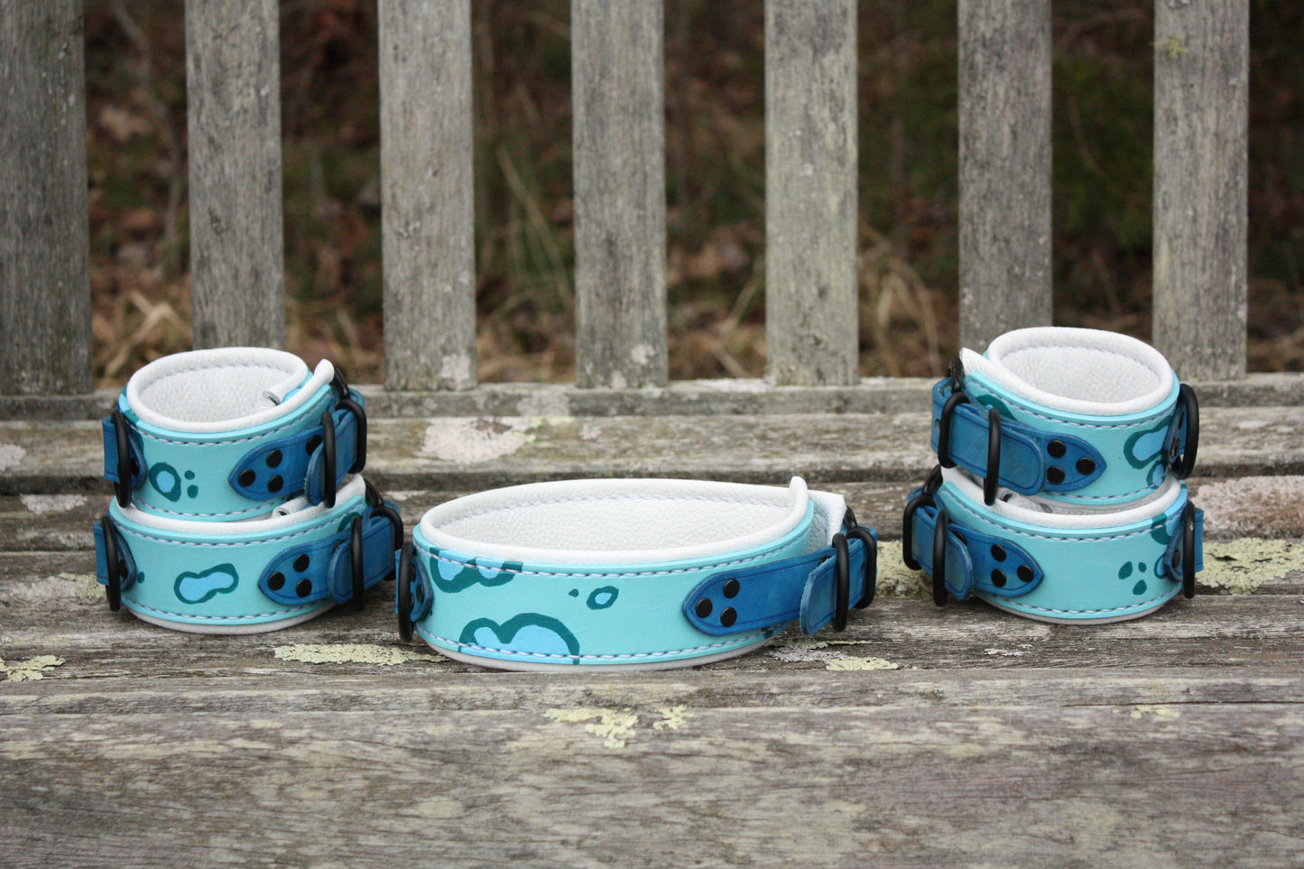Blue Leopard-Print Collar & Cuff Set [2025]