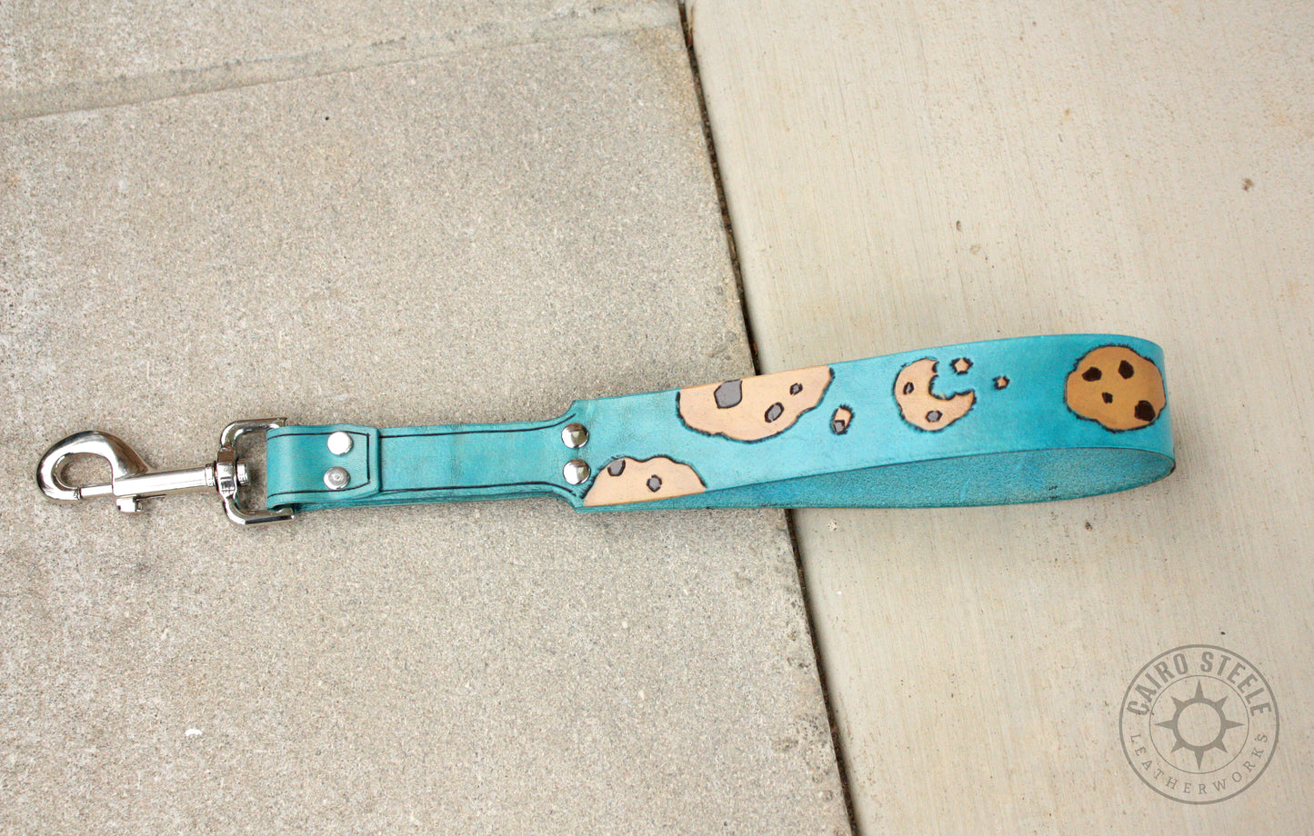 Cookie Collar & Short Leash [2025]