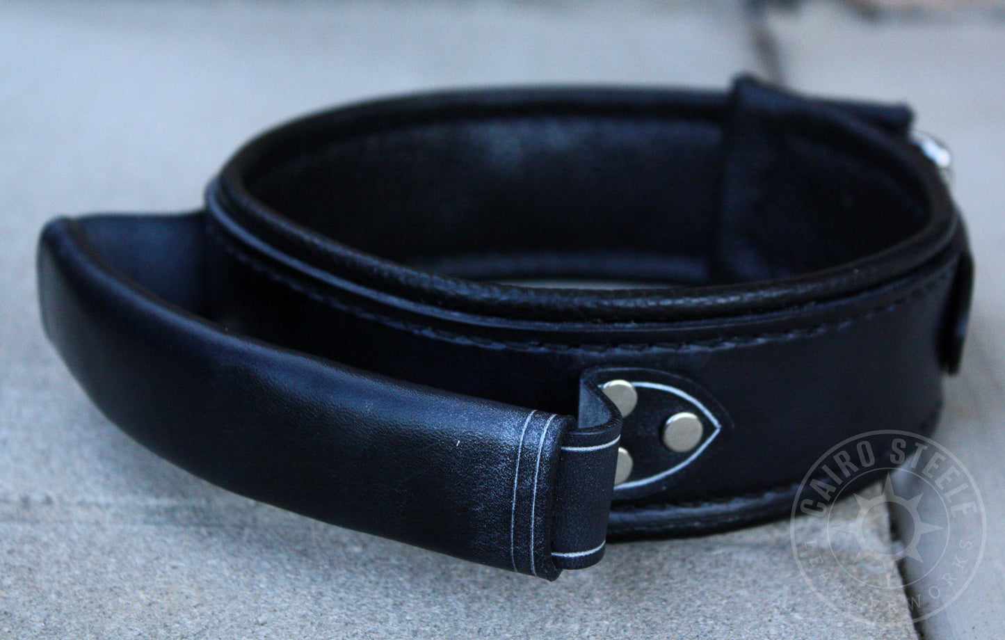 Black & Silver Pull Collar