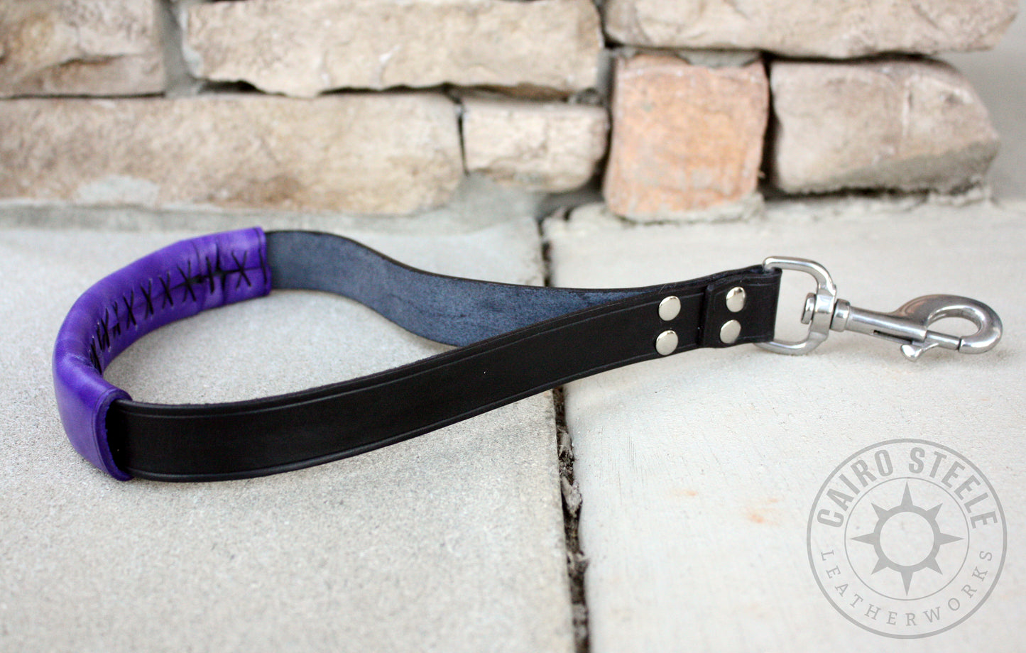 Wrapped Short Leash [2025]